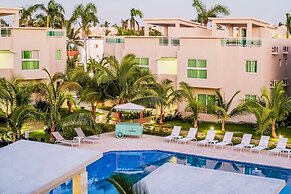 Playa Palmera Beach Resort