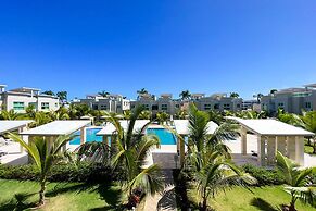 Playa Palmera Beach Resort