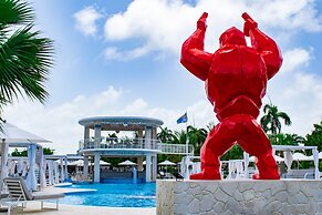 Playa Palmera Beach Resort
