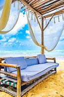 Playa Palmera Beach Resort