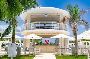 Playa Palmera Beach Resort