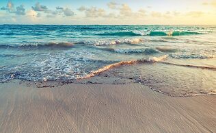 Playa Palmera Beach Resort