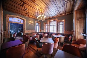 Storytellers Palace