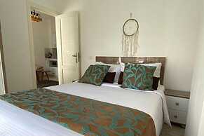 1 Bed Apartment - Balcony, Pool, Parking