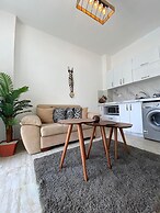 1 Bed Apartment - Balcony, Pool, Parking
