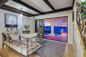 Magnificent Beachfront Mansion - Pool