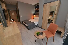 MILLS HOTEL