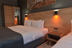 MILLS HOTEL
