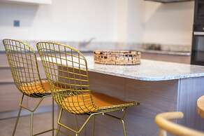 Capital 2 Bed Olive Tree Line By YourHost