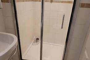 Apartment - Sleeps 2 - Parking - Wi-fi