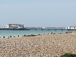Willows Worthing 4 bed With ev Charger & sea Views