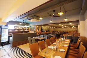 HOTEL DOLPHIN GRAND