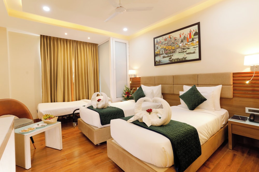 HOTEL DOLPHIN GRAND