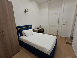 Cavour LR Collection