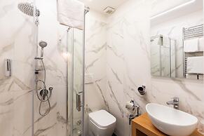 Cavour LR Collection