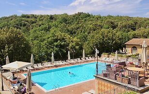Residence con piscina a Monteverdi