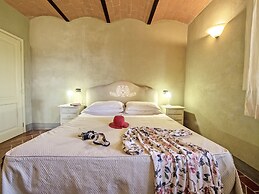 Residence con piscina a Monteverdi