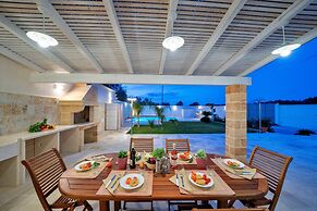 Villa Gargasole - Eleganza e Comfort con Piscina Privata