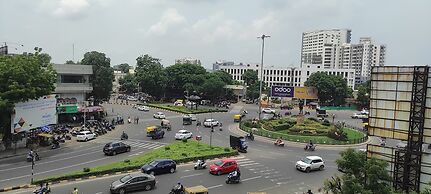 Hotel Avadh Palace