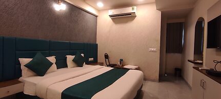 Hotel Avadh Palace