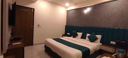 Hotel Avadh Palace