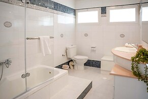 YalaRent Ivy Villa with Private Pool
