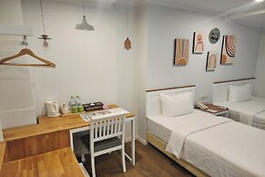 J Place Hotel