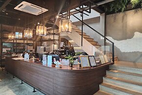 J Place Hotel