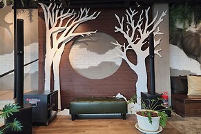 J Place Hotel
