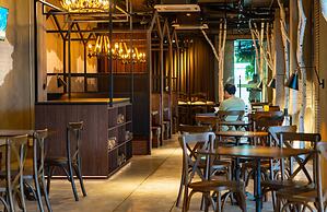 J Place Hotel