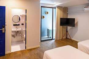 J Place Hotel