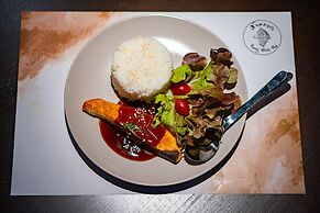 J Place Hotel