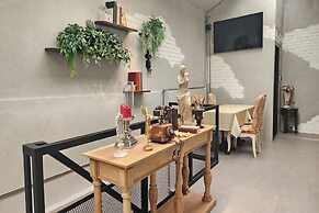 J Place Hotel