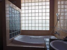 Lets Chill Pool Villa Najomtien Sattahip