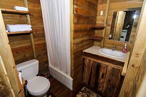 Pilgrim's Paradise Cabin 2