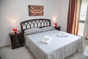 Spacious 4 Bedroom Apartment With Terrace And View