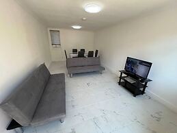 New 5-bed & 4 Bathroom House in Croydon
