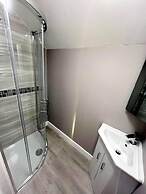 New 5-bed & 4 Bathroom House in Croydon
