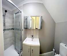 New 5-bed & 4 Bathroom House in Croydon