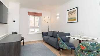 PREMIER SUITES Edinburgh Fountain Court