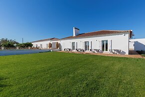 Cenoura-Brava Villas & Suites.