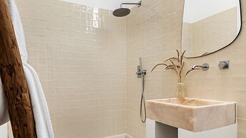 Cenoura-Brava Villas & Suites.