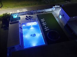 Luxury 5BD Loft in Prime Location