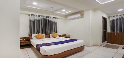 Everest Hotel