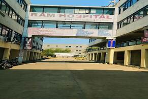 Everest Hotel