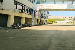 Everest Hotel