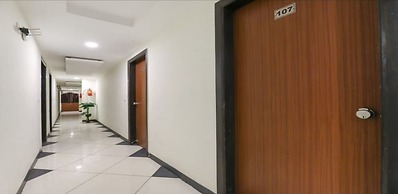 Everest Hotel