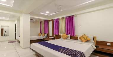 Everest Hotel