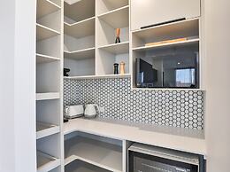 Indulge Apartments City View Penthouses