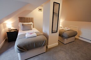 The Woodfalls Inn